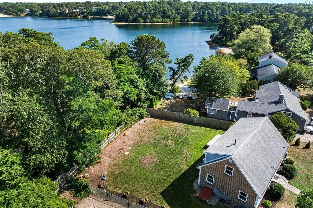 Photo of 10 Lakeside Ter