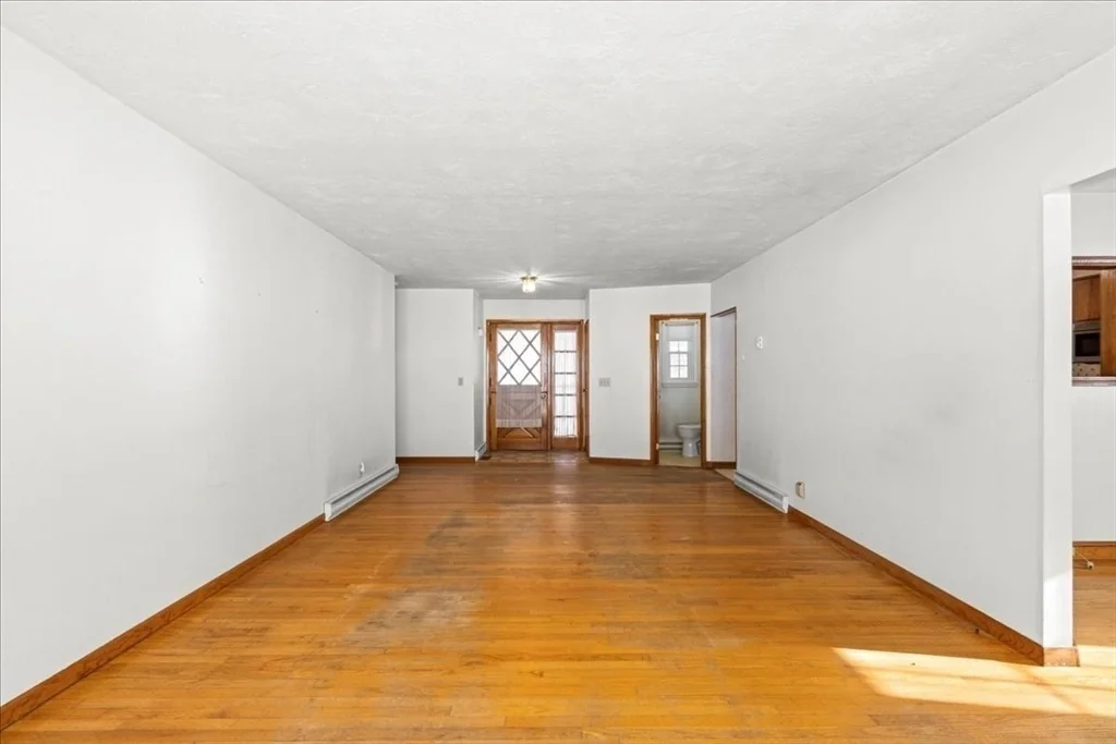 Photo of 256 Worcester Rd