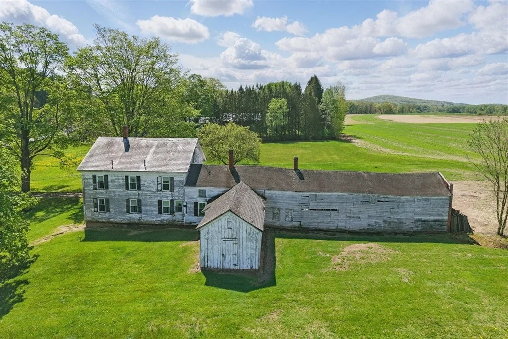 Photo of 394 River Dr