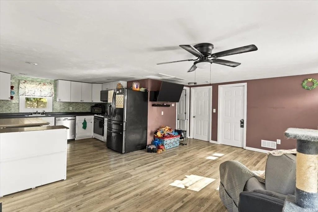 Photo of 28 Sunset Blvd