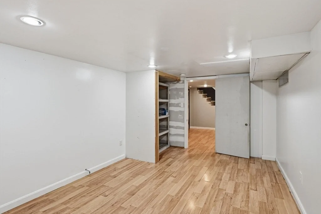 Photo of 881 Roosevelt Ave
