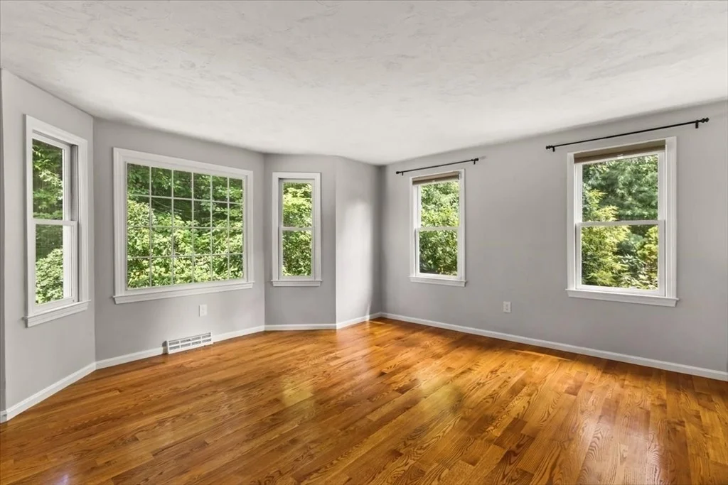 Photo of 15 Eileen Rd