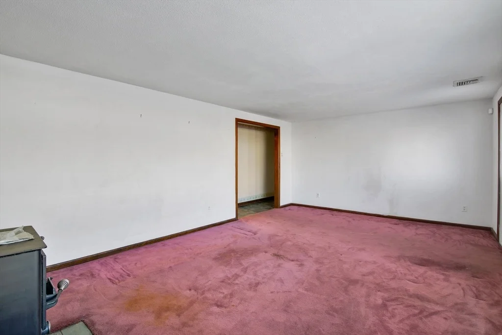 Photo of 17 Labelle Cir