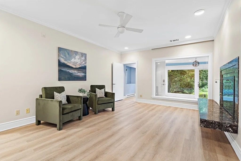 Photo of 1 Knollwood Dr