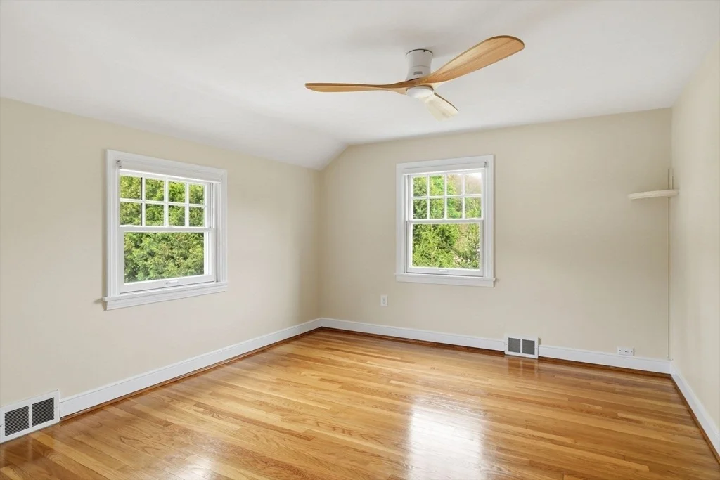 Photo of 107 Viscount Rd