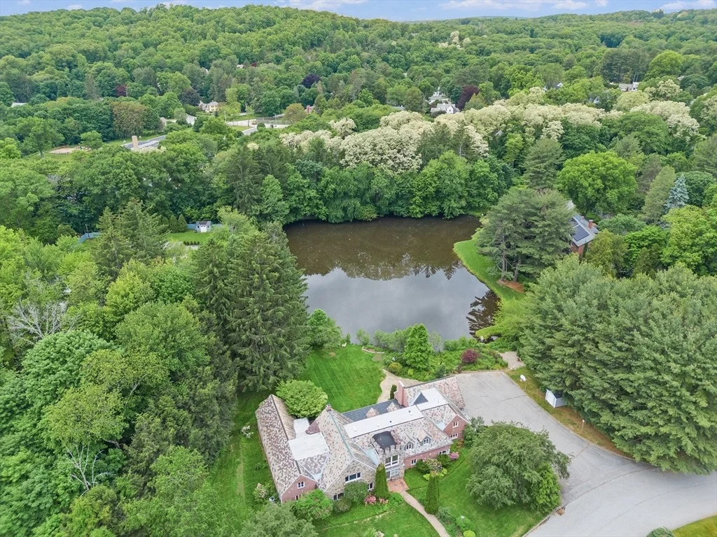 Photo of 1 Knollwood Dr