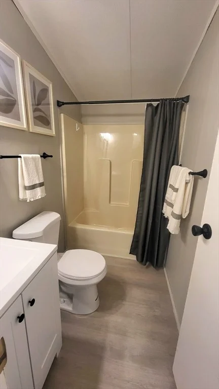 Photo of Unit 107 at 557 Southwest Cutoff