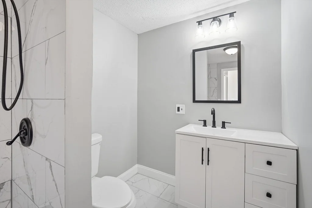 Photo of 87 Clarendon Ave