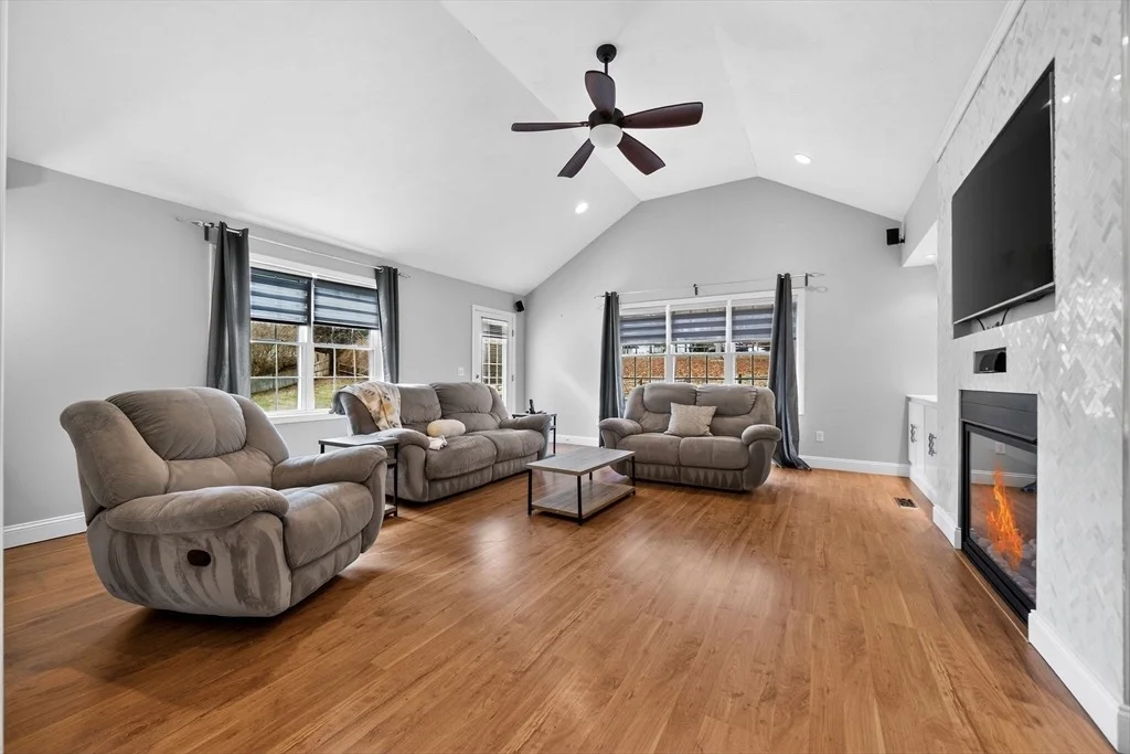 Photo of 35 Nelson Dr