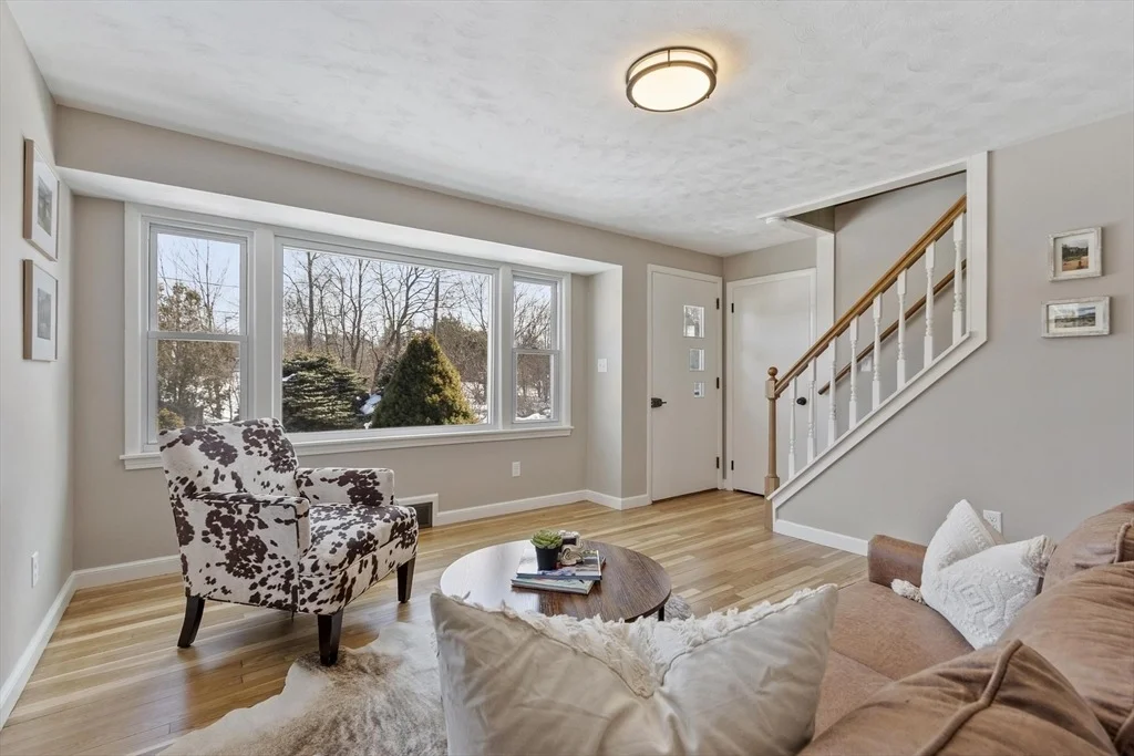 Photo of 6 Meadowbrook Dr