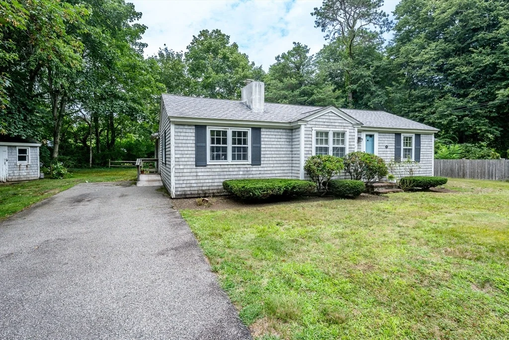 Photo of 16 Lakeside Dr