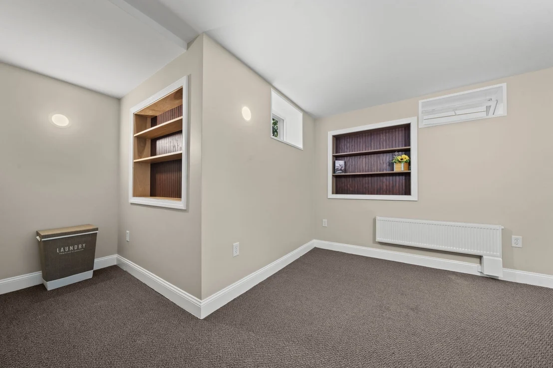 Photo of 49 Lynde Ave