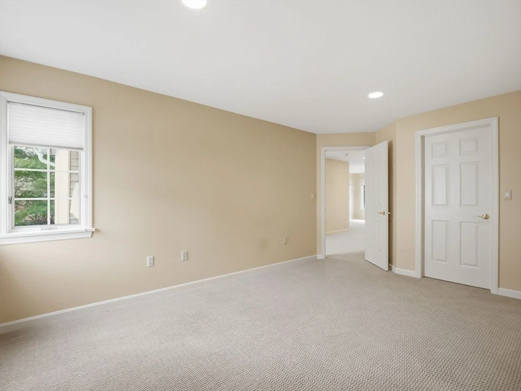 Photo of Unit 3901 at 3901 Knightsbridge Close
