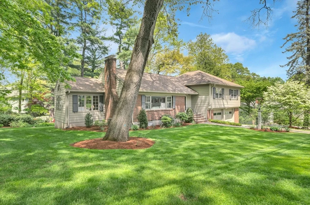 Photo of 27 Lantern Ln