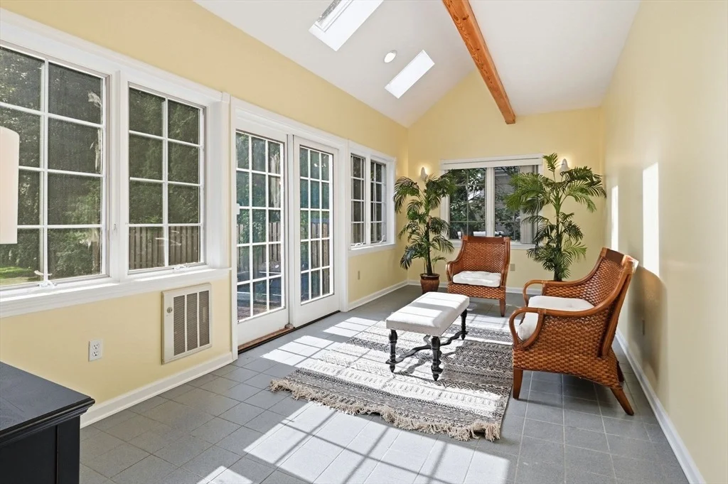 Photo of 20 Raymond Cir