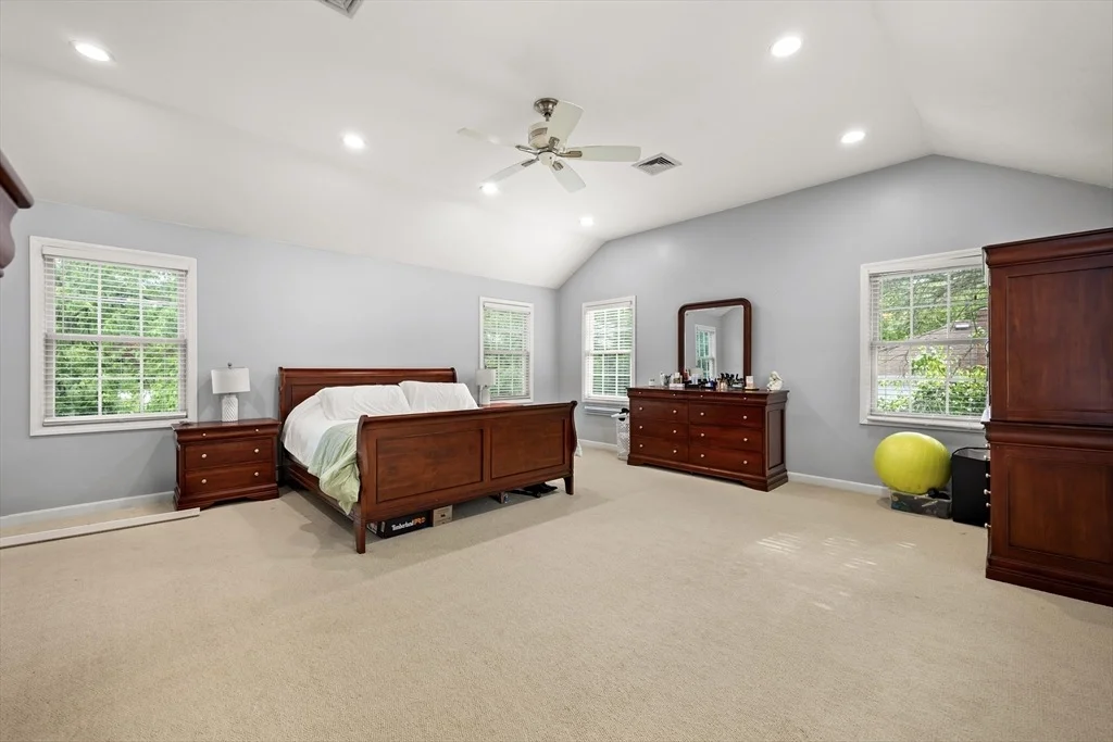 Photo of 8 Robinwood Dr