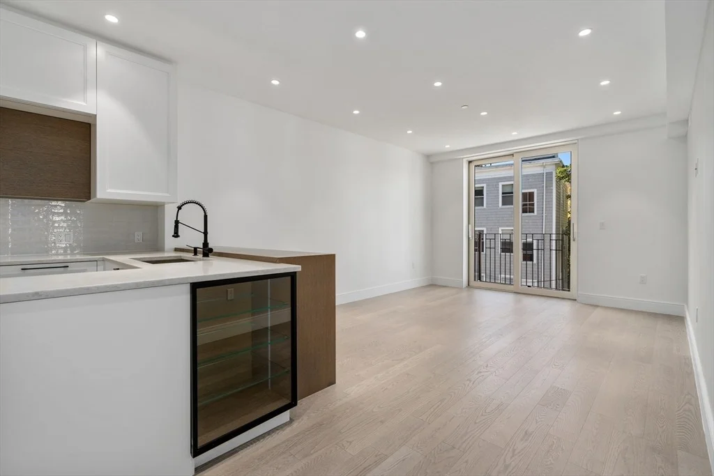 Photo of Unit 2 at 69 Walnut Street