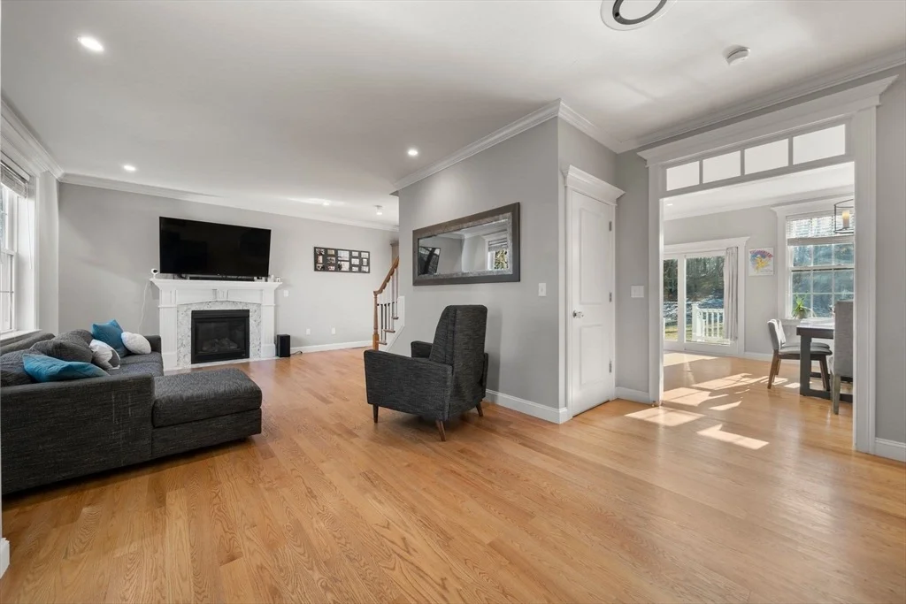Photo of 24 Lynn Dr