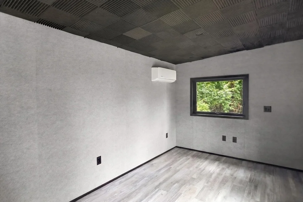 Photo of 130 Spring Ln