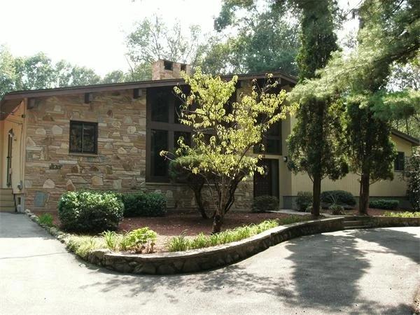 Photo of 4 Sunnyrock Dr