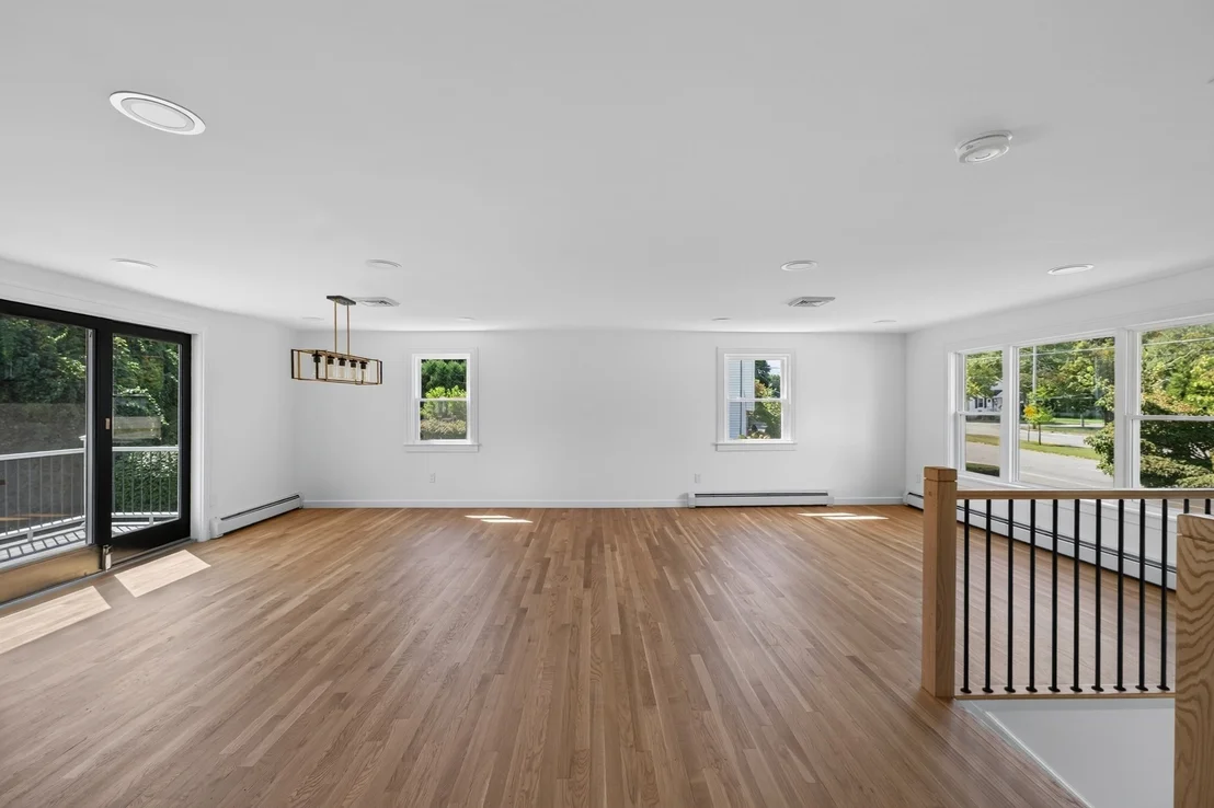 Photo of 585 N Eastern Ave