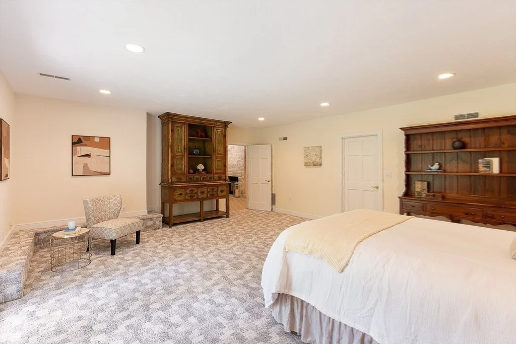 Photo of 8 Buttonwood Dr