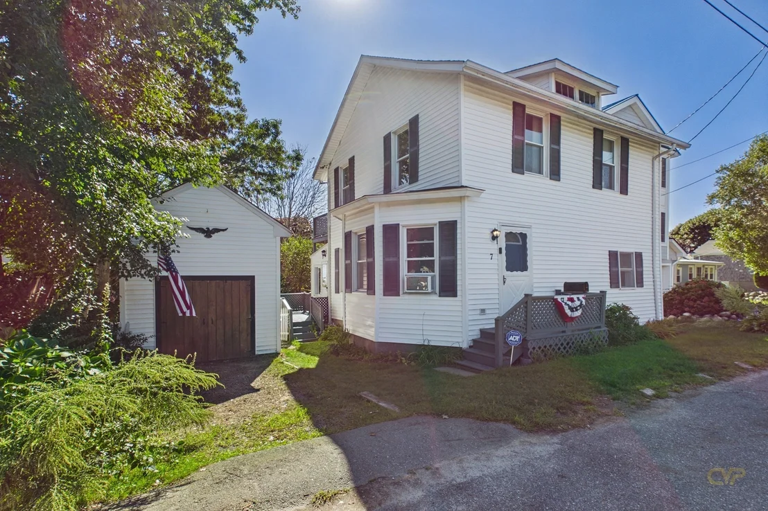 Photo of 7 Bayview Ave