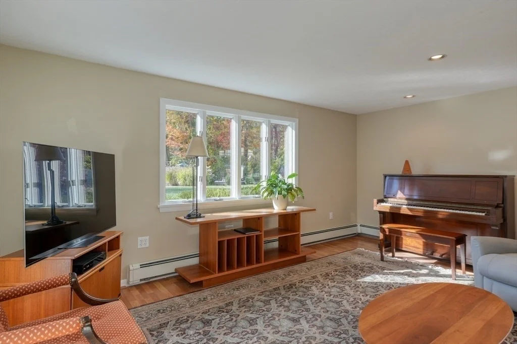 Photo of 36 Ruthellen Rd
