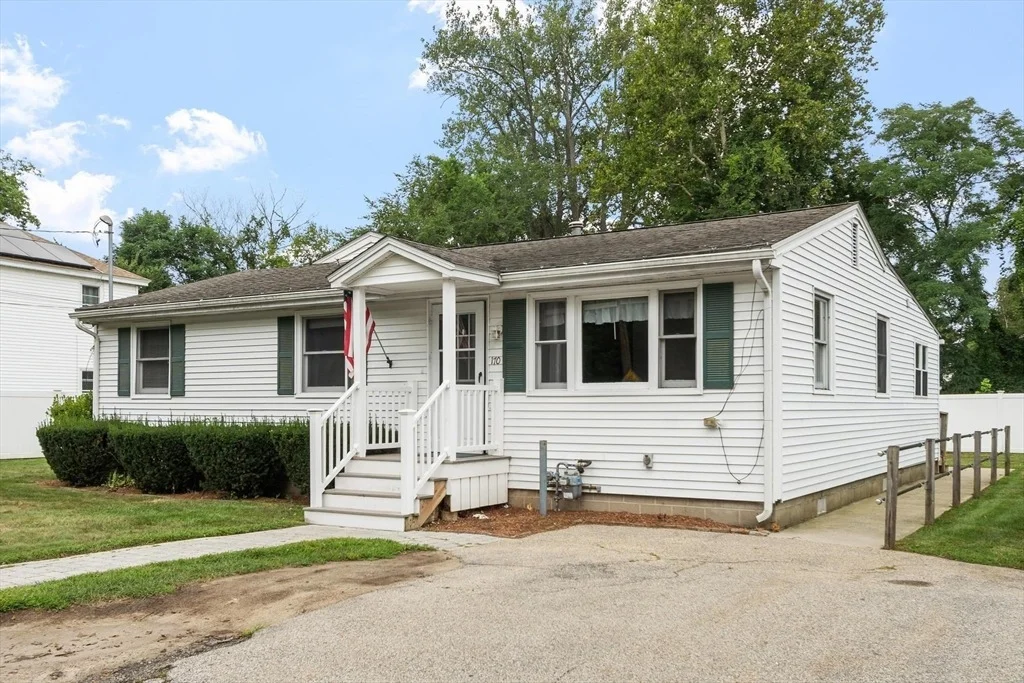 Photo of 170 Townsend Ave