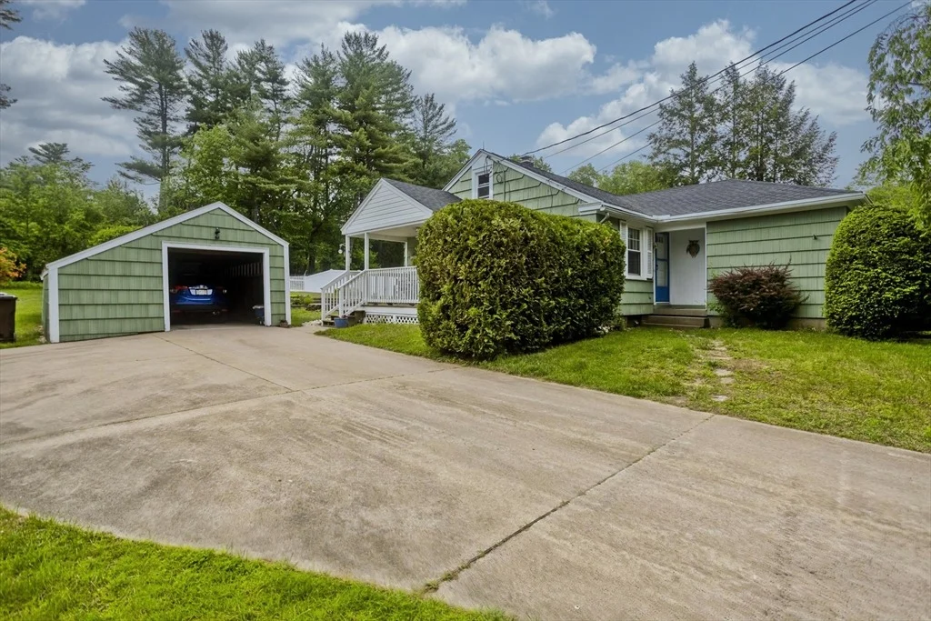 Photo of 299 Shaker Rd