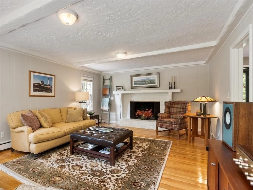 Photo of 19 Lincoln Dr
