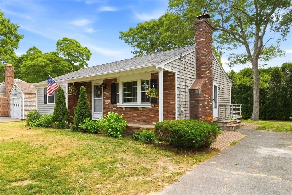 Photo of 90 Castlewood Circle