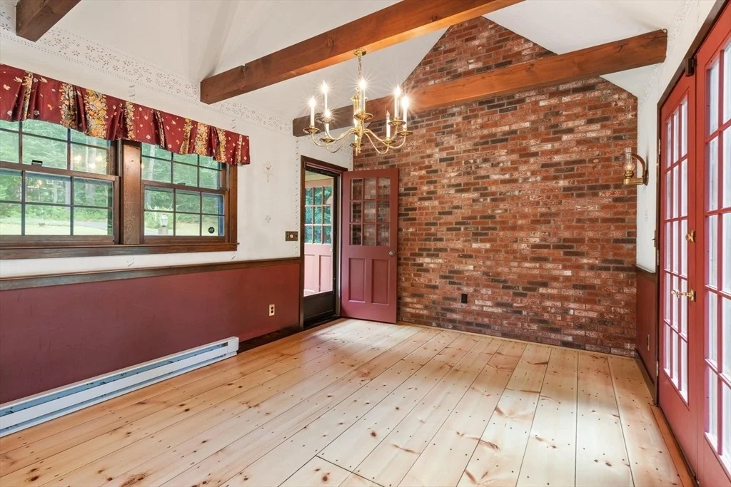 Photo of 653 Townsend Road