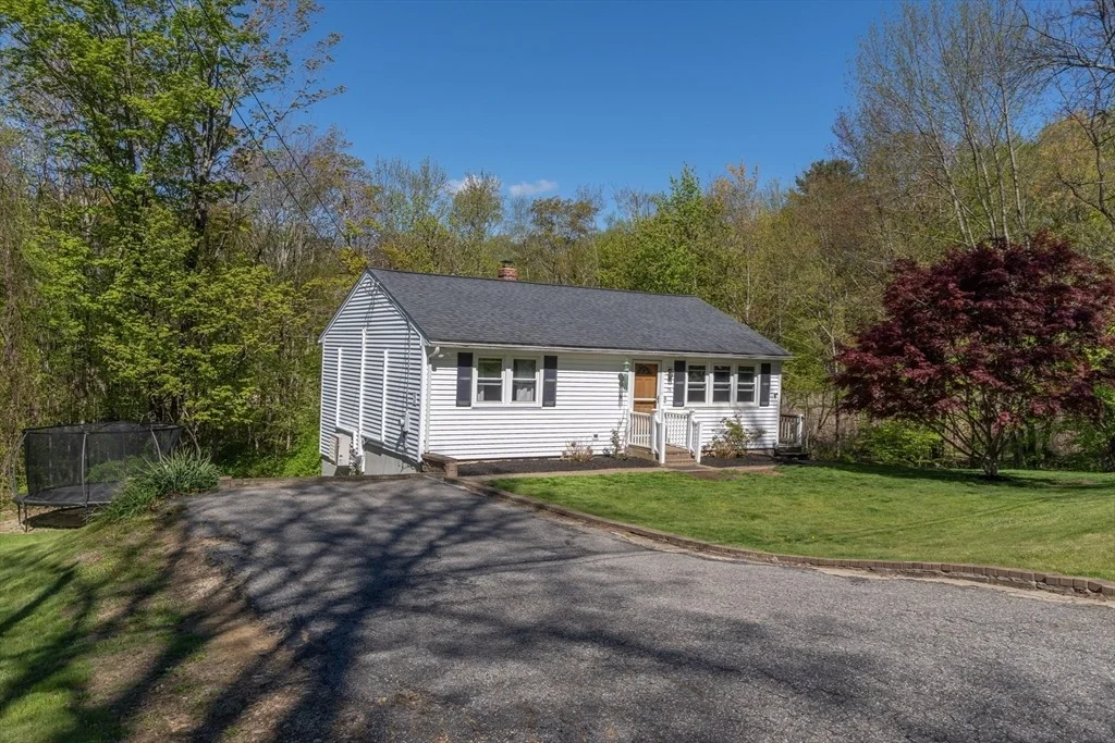 Photo of 75 Fairview Park Rd