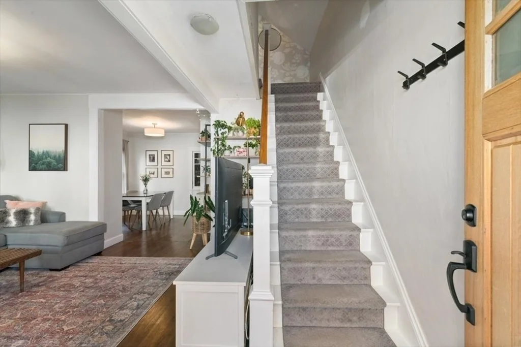 Photo of 725 School St