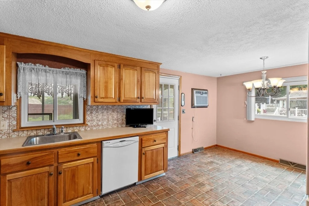 Photo of 9 Hilltop Ave