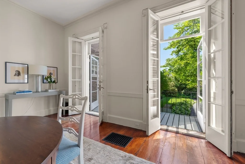 Photo of 33 Chestnut St