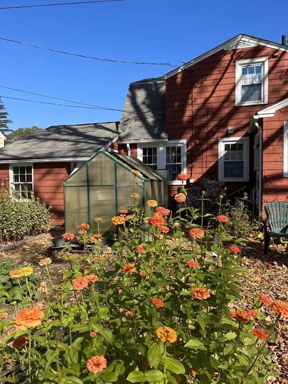 Photo of 314 Mackenzie Ave