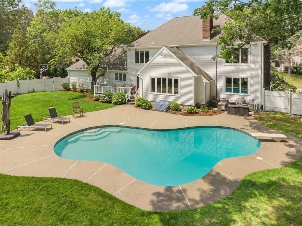 Photo of 48 Castle Dr