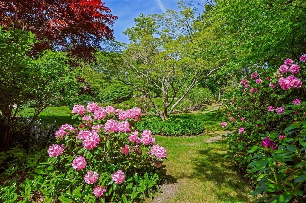 Photo of 290 Cotuit Bay Dr