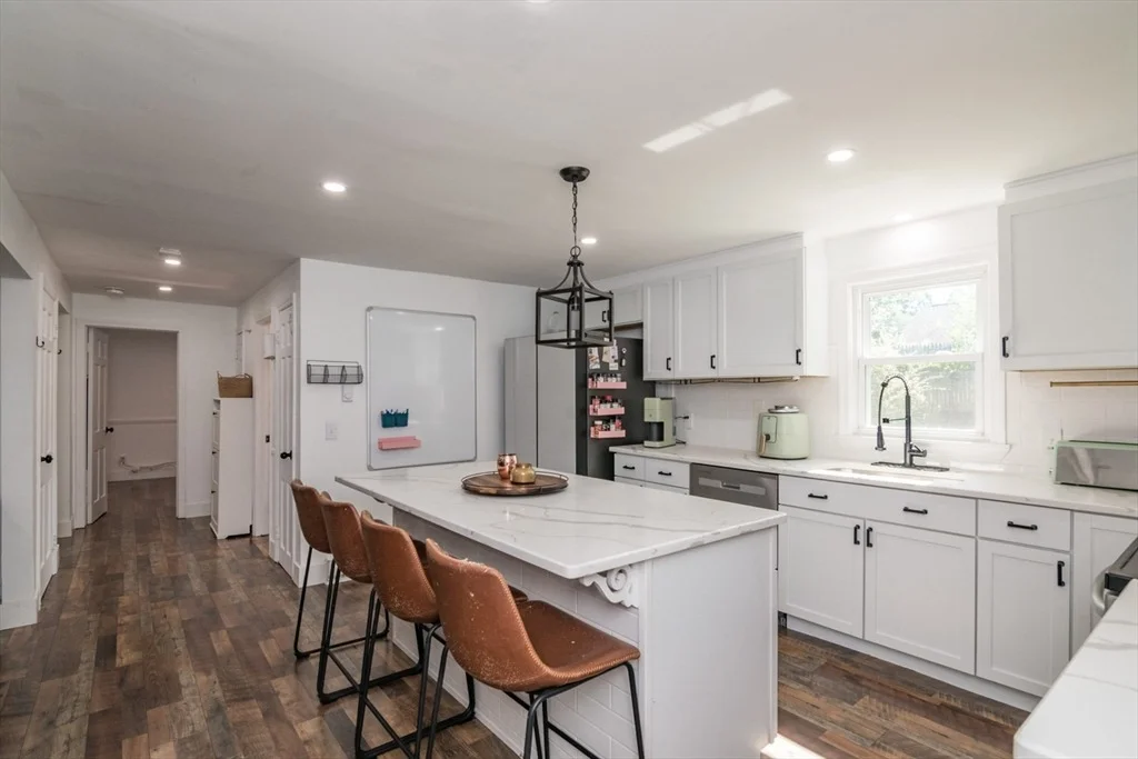 Photo of 379 Roosevelt Ave
