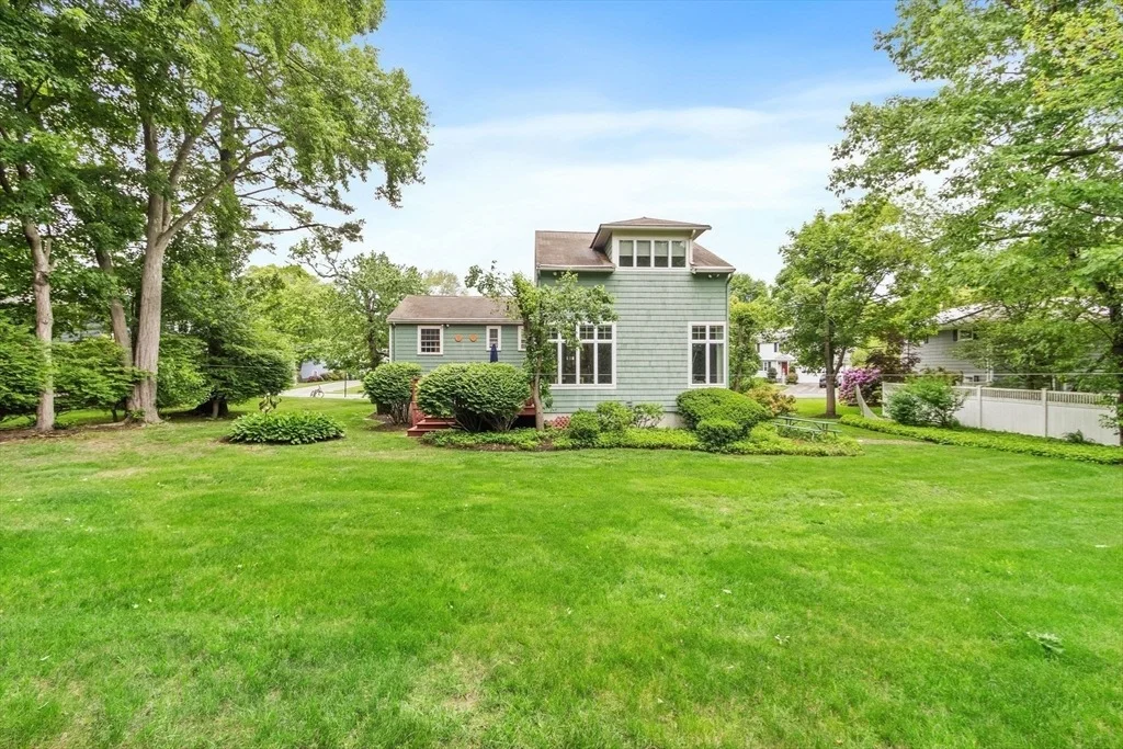 Photo of 145 Meadowbrook Rd