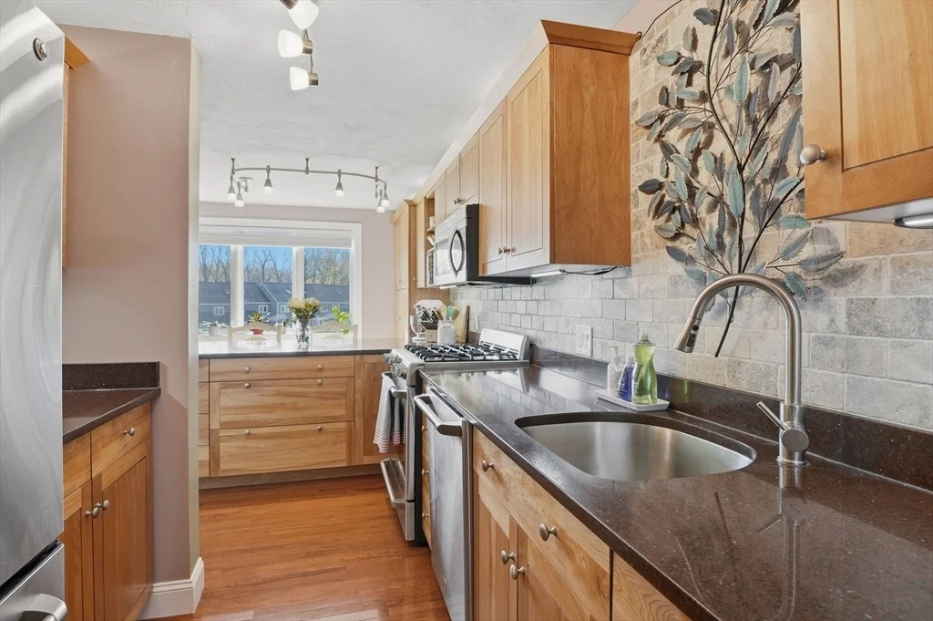 Photo of Unit 701 at 31 Blithewood Avenue