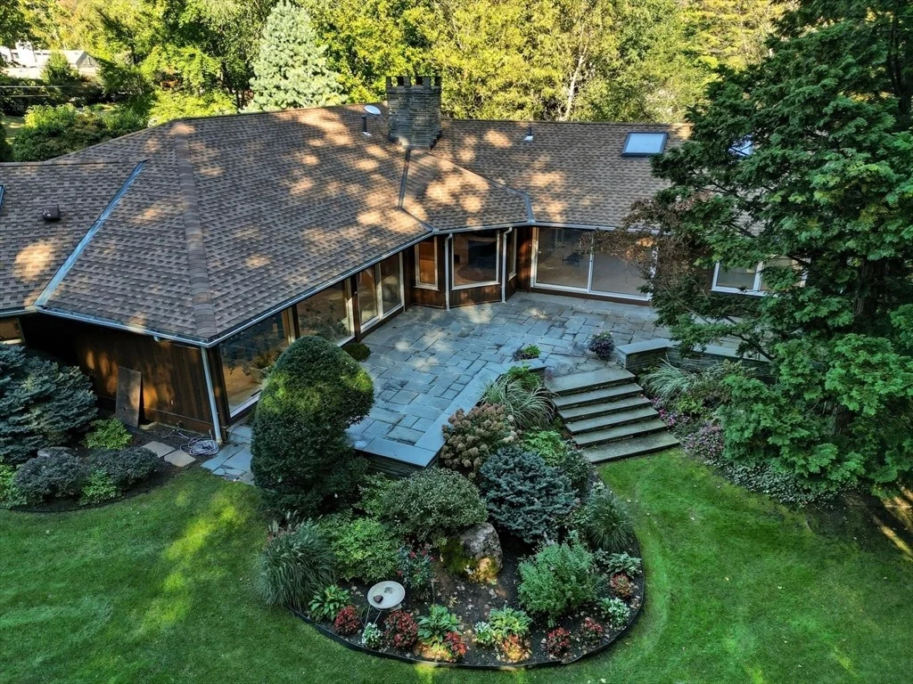 Photo of 182 Crestview Cir