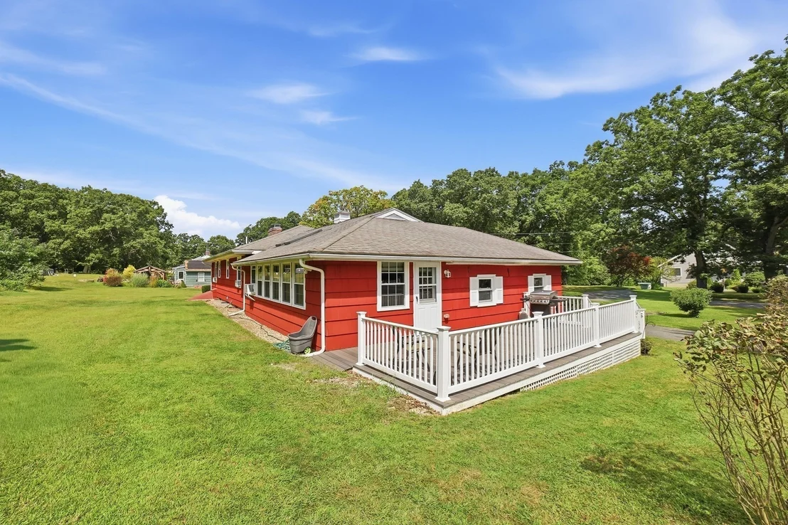 Photo of 425 River Road