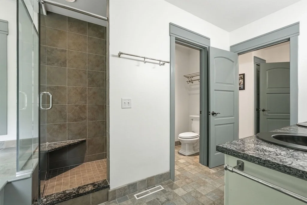 Photo of 18 Eveningstar Dr