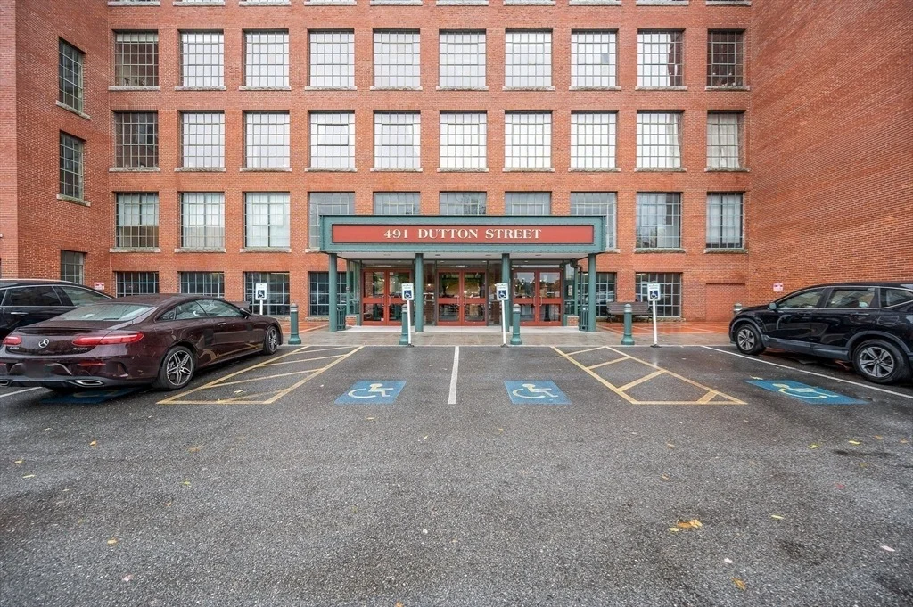 Photo of Unit 320 at 491 Dutton St