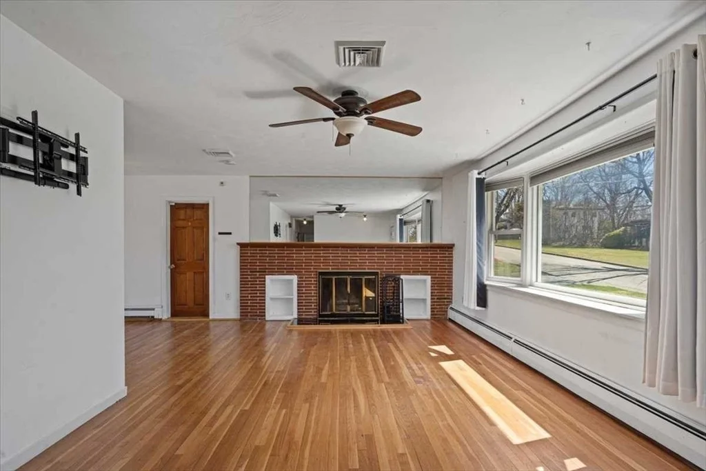 Photo of 77 Zenith Dr