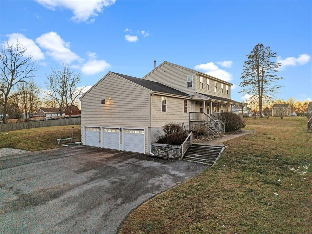 Photo of 7 Deerfield Ln