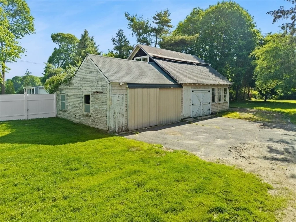 Photo of 10 Great Neck Rd